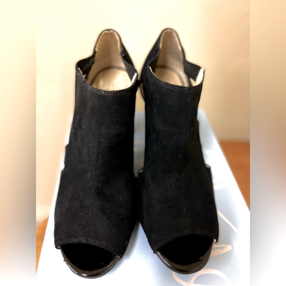 Stride Rite Ladies Black “velvet-like” dress shoes. Size 8.5 medium.